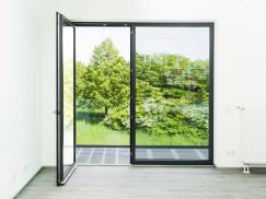 Balkontür aus Kunststoff mit Festverglasung
