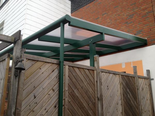 Terrassenüberdachung in grün 