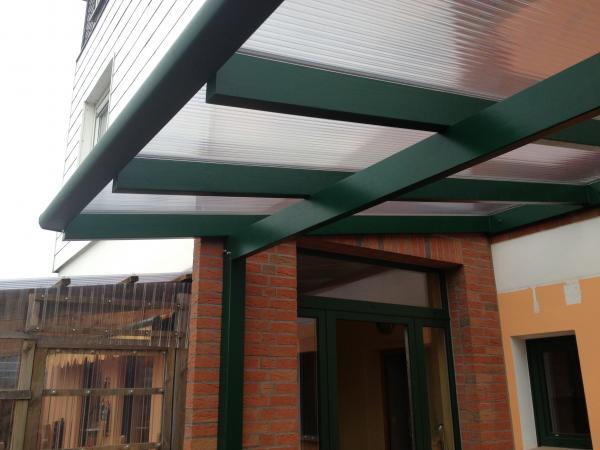 Terrassenüberdachung in grün 